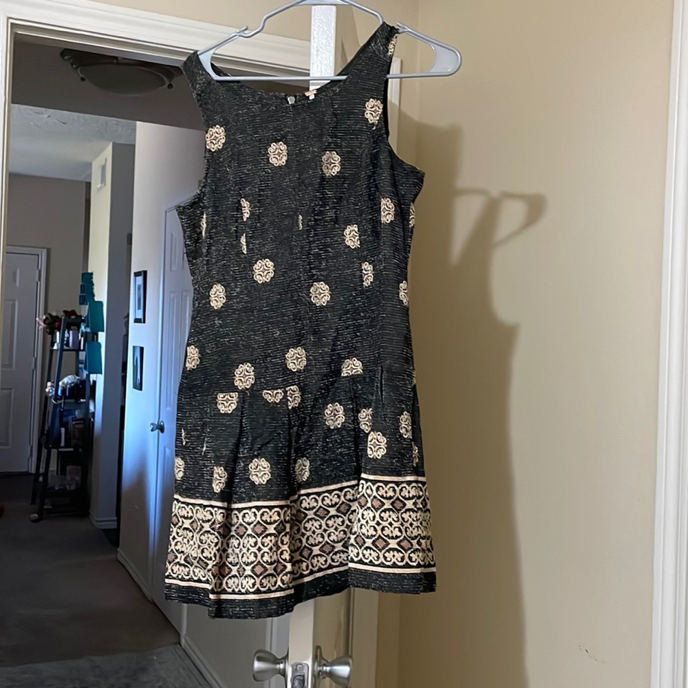 Sleeveless black and beige dress great condition